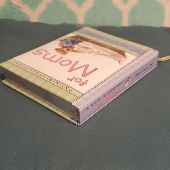 One-Minute‎ Devotions for Mom by Carolyn Larsen Book - Picture 4 of 11